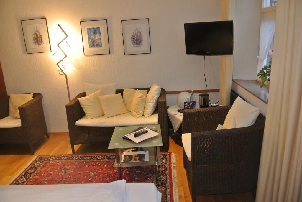 Hotel-Restaurant Goldenes Lamm Dinkelsbühl Habitación foto