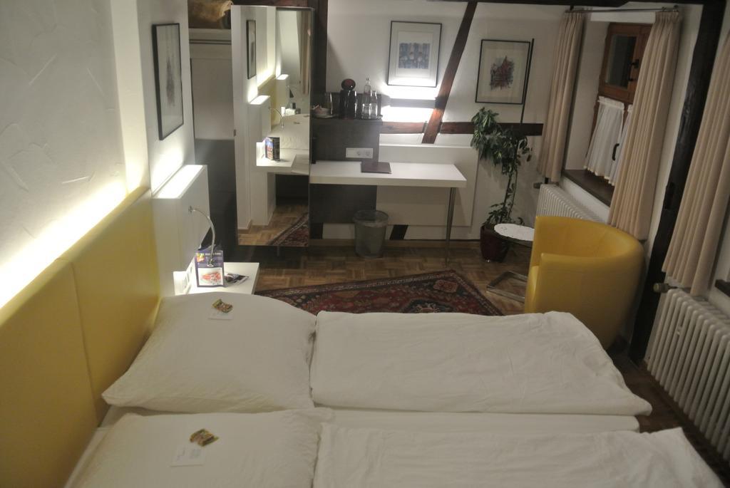 Hotel-Restaurant Goldenes Lamm Dinkelsbühl Habitación foto