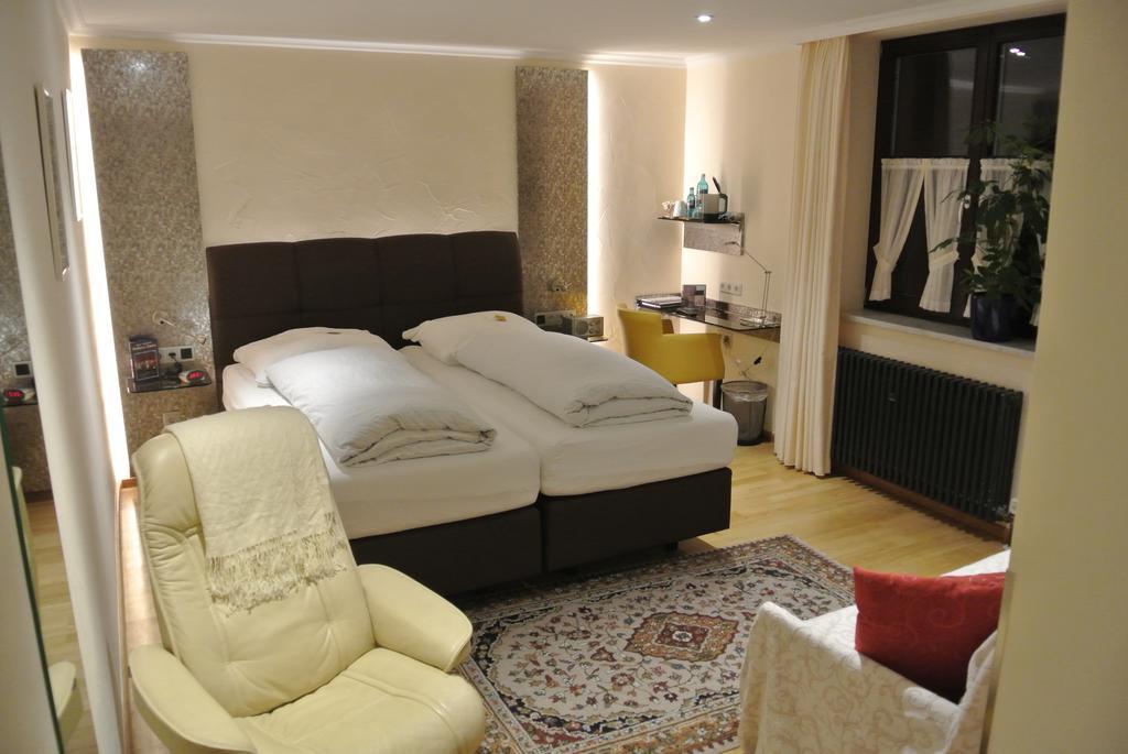 Hotel-Restaurant Goldenes Lamm Dinkelsbühl Habitación foto
