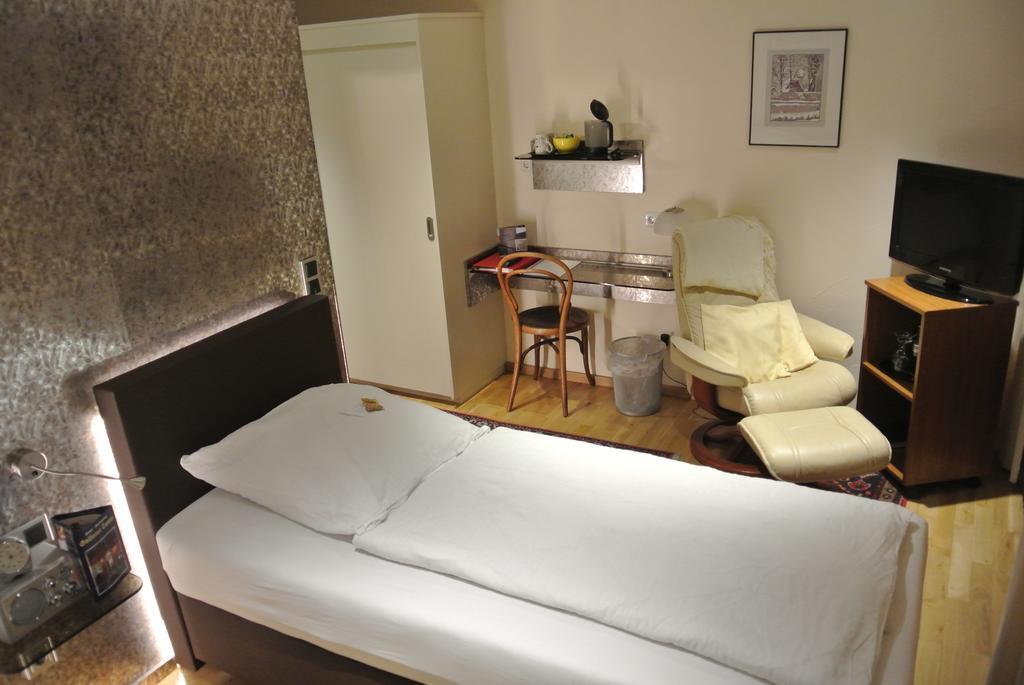 Hotel-Restaurant Goldenes Lamm Dinkelsbühl Habitación foto