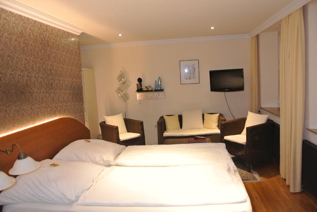 Hotel-Restaurant Goldenes Lamm Dinkelsbühl Habitación foto