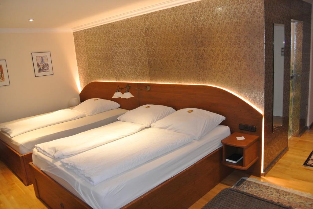 Hotel-Restaurant Goldenes Lamm Dinkelsbühl Habitación foto